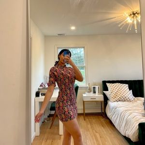 Unworn printed mock neck Zara dress in a size small. Perfect for all seasons